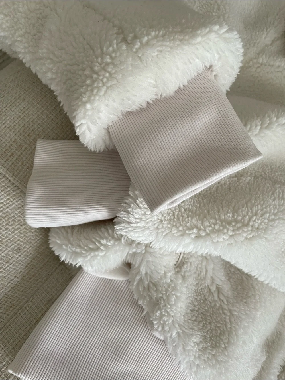 Alo Foxy Sherpa Fleece Hooded Jacket White